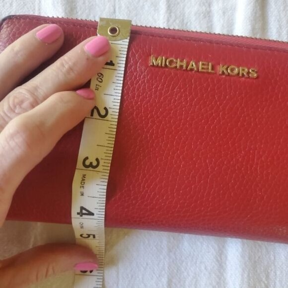 Michael Kors Red Zip‎ Wallet - Picture 2 of 10
